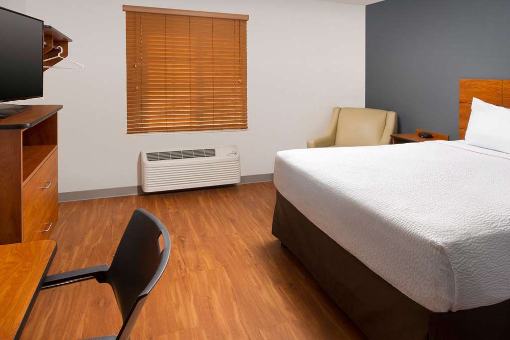WoodSpring Suites Chicago Darien - photo 9