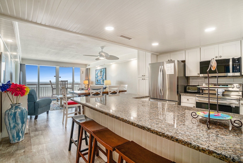 1001 Waters Edge Resort 3 Bedroom Condo by RedAwning - photo 9