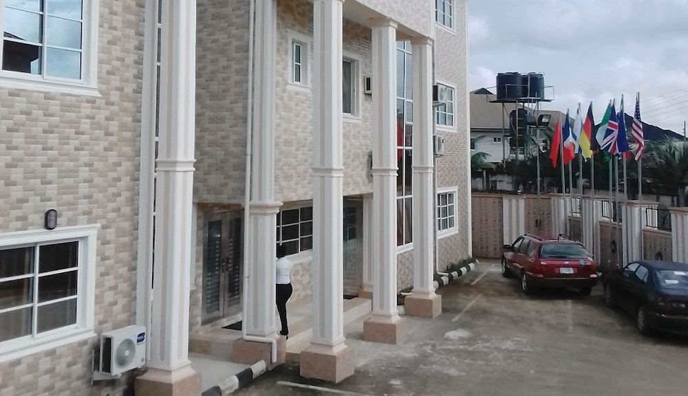 Carabana Hotel Suites — Uyo