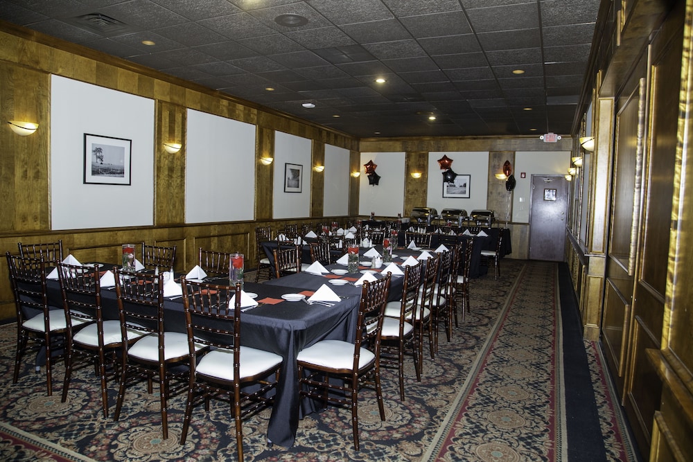 The Stables Inn and Suites - photo 37