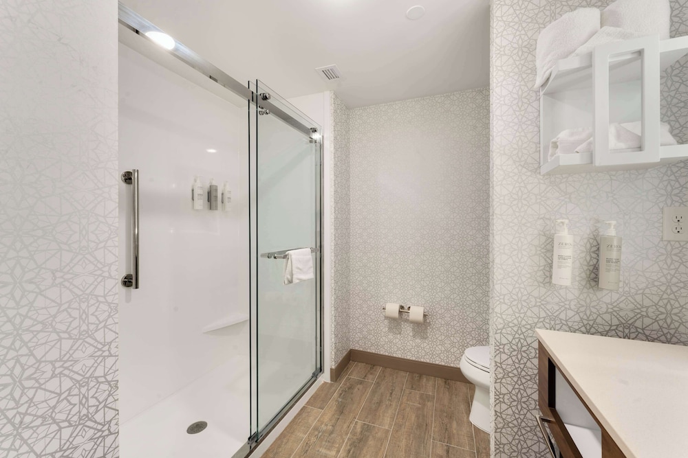 Hampton Inn Milford - photo 30