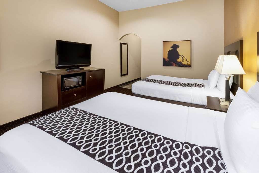 La Quinta Inn & Suites by Wyndham Houston New Caney - photo 18