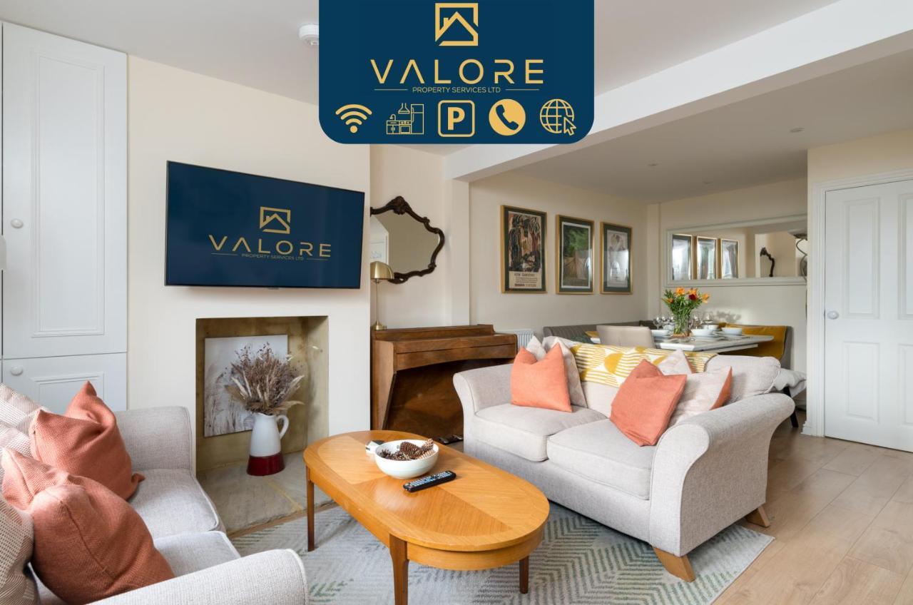 Beautiful cottage style 3 bed By Valore Property Services — 4-Star Luxury Hotel in Loughton, United Kingdom