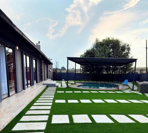 Reutlwane Gardens Apartments — 4-Star Luxury Hotel in Secunda, South Africa
