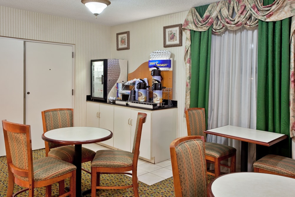Holiday Inn Express Anderson by IHG - photo 21