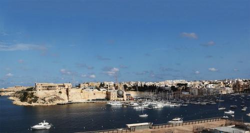 Mariette Large Terrace Grand Harbour View in Vittoriosa, Malta