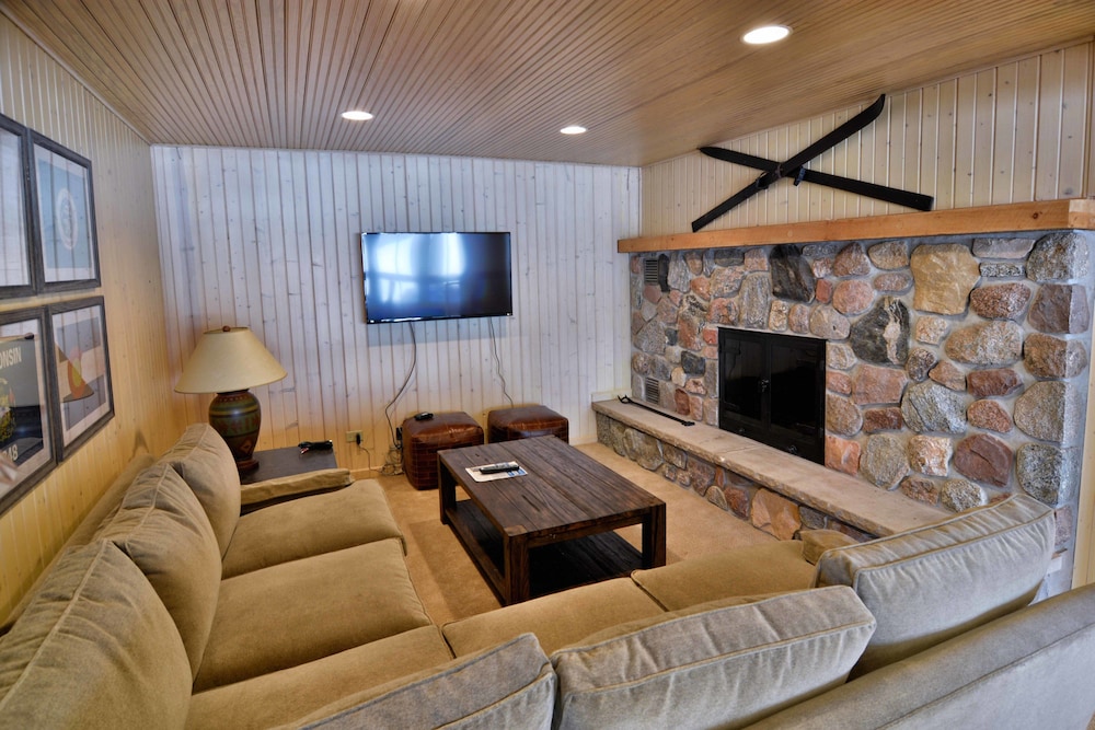 Serenity On Lake Owen 5 Bedroom Hotel Room by RedAwning - photo 27