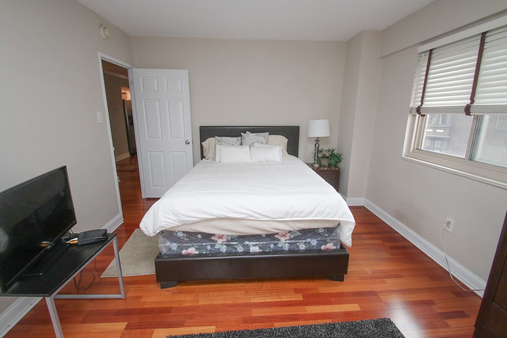 Renaissance Properties 21 and Chestnut - photo 2