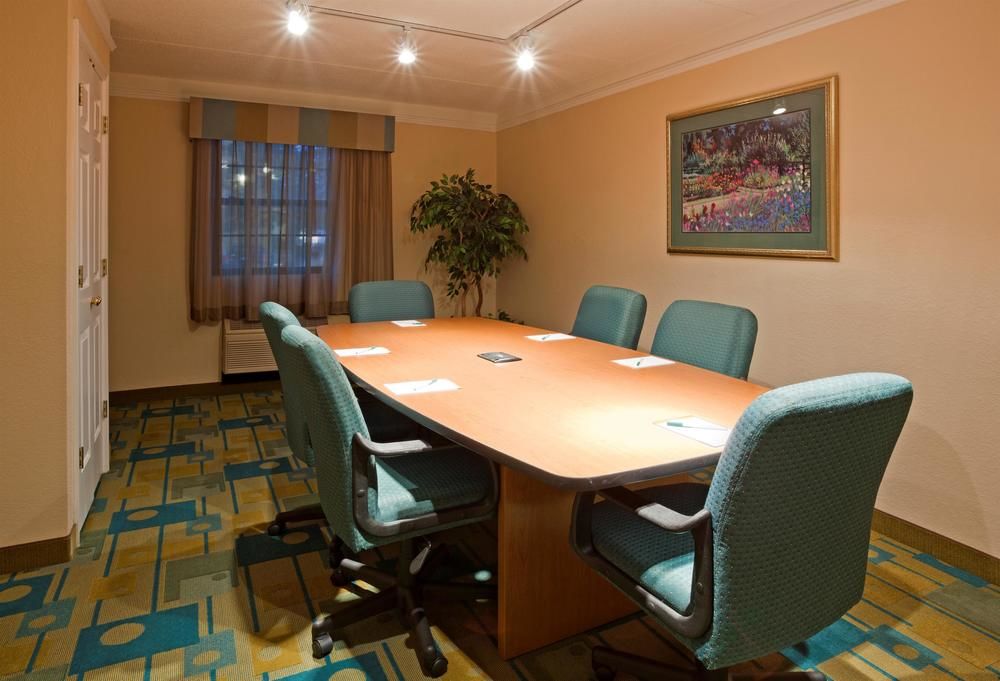 La Quinta Inn Chicago Oakbrook Terrace - photo 35