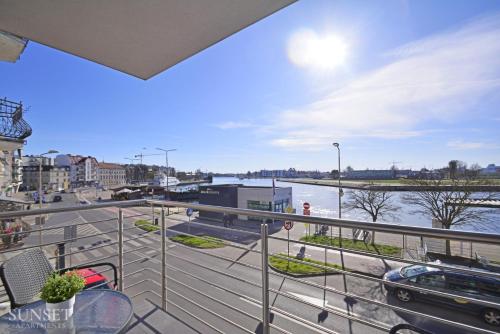 Sunset Apartments Przestronne słoneczne mieszkanie dla rodzin centrum miasta z widokiem na port — 4-Star Luxury Hotel in Swinoujscie, Poland
