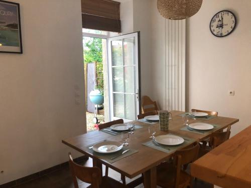 L’annexe 50 M Plage Et Commerces in Saint-Quay-Portrieux, France