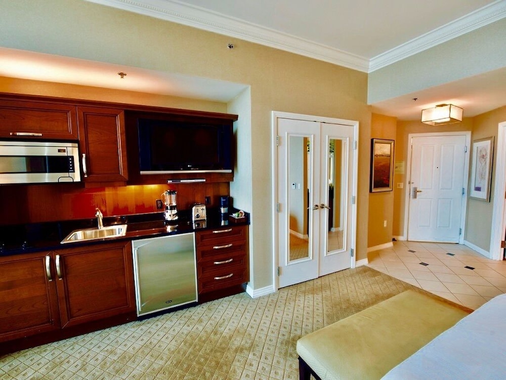 ABZ Signature Suites - photo 22