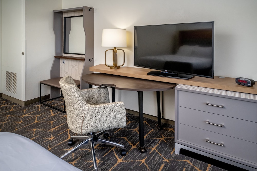 Holiday Inn Hotel & Suites Beckley by IHG - photo 12