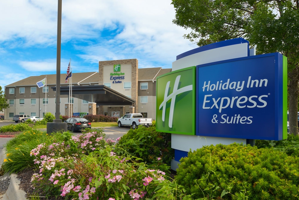Holiday Inn Express Suites Omaha 120th And Maple By Ihg — Omaha