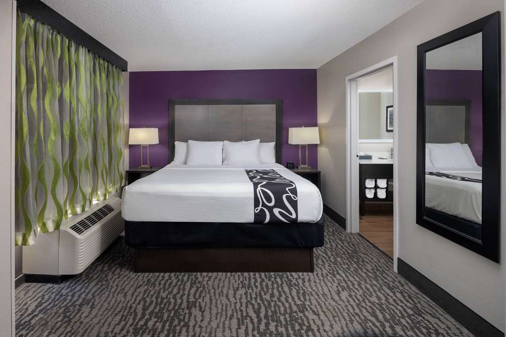 La Quinta Inn & Suites by Wyndham Kennesaw - photo 23