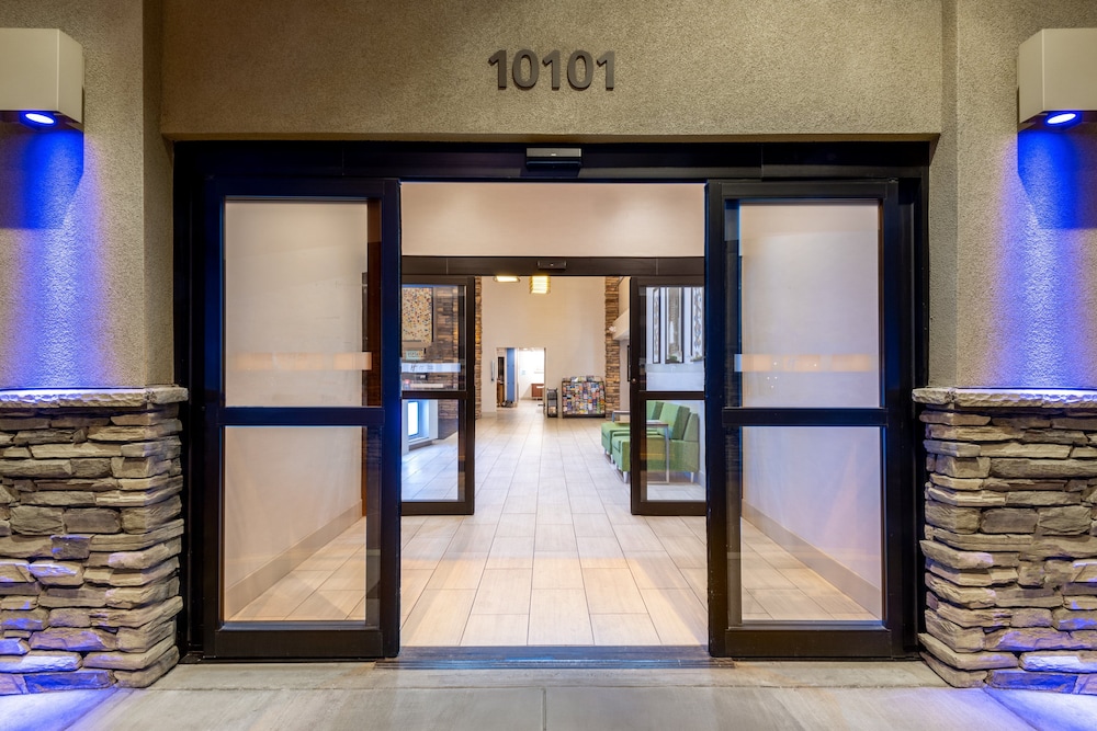 Holiday Inn Express & Suites Wheat Ridge Denver West - photo 52