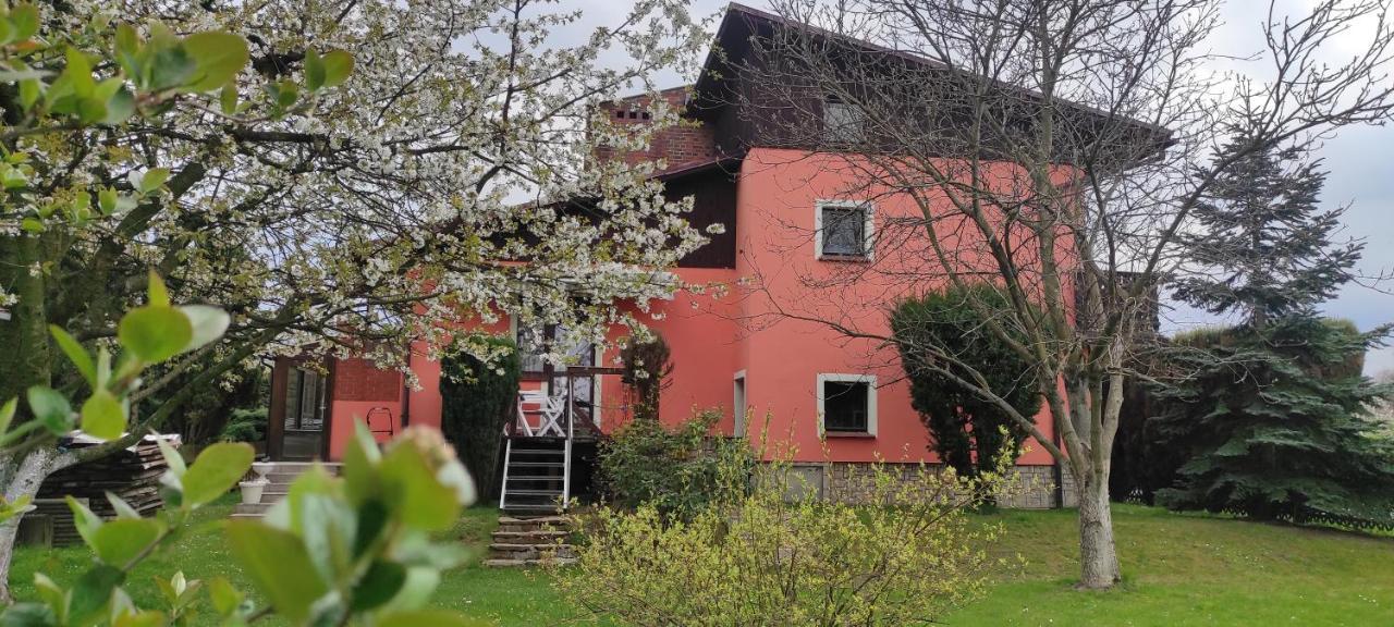 Za Gorami Za Lasami — hotel in Myslakowice