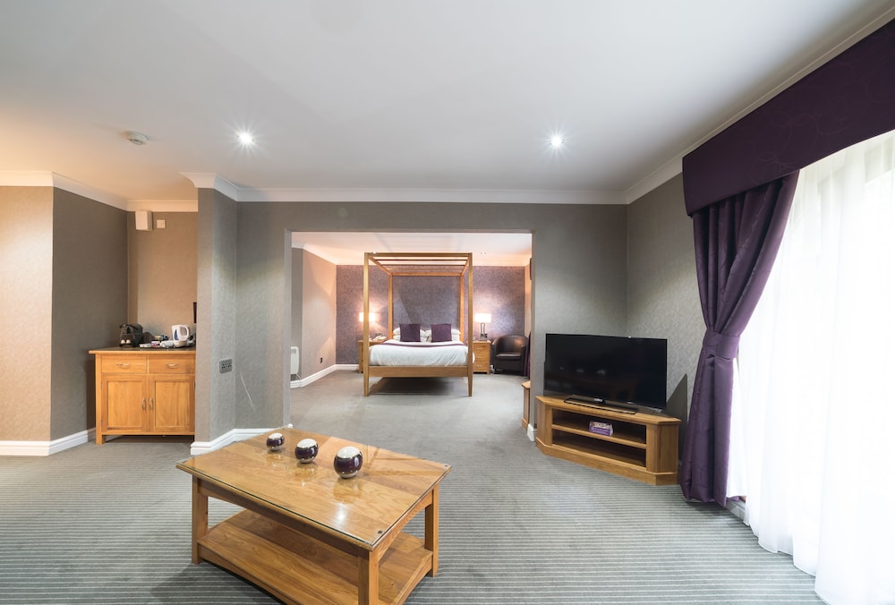 The Everglades Park Hotel — Widnes