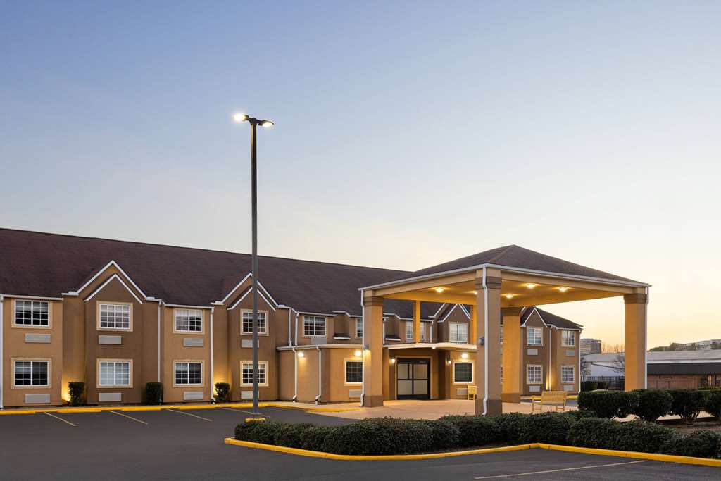 Days Inn by Wyndham Jackson Downtown - photo 4