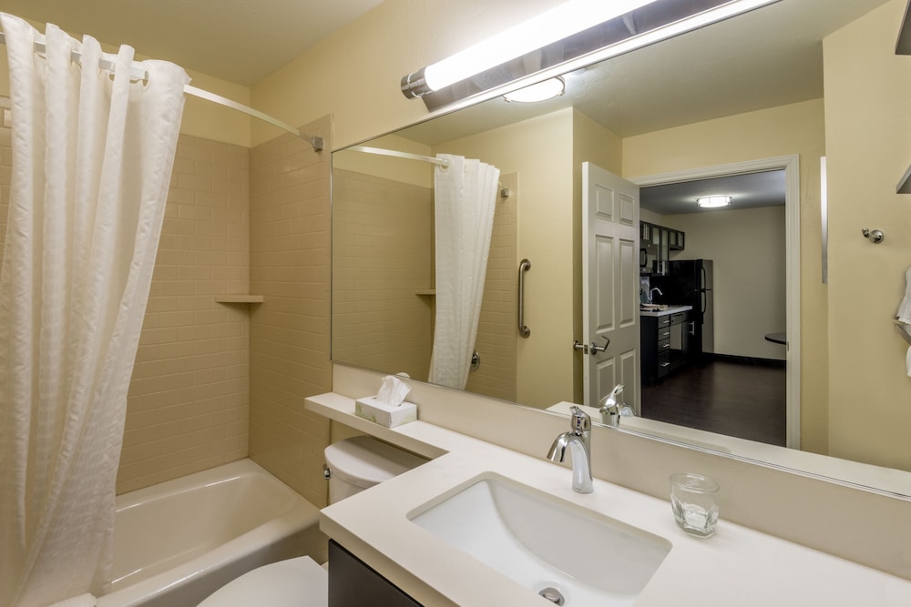Candlewood Suites Midwest City by IHG - photo 13