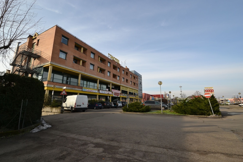 Sun Hotel - carbon neutral hotel in Rubiera