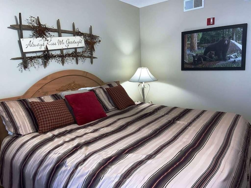 Whispering Pines 111 — 4-Star Luxury Hotel in Pigeon Forge, United States