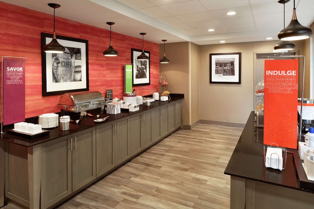 Hampton Inn & Suites St. Louis Alton - photo 22