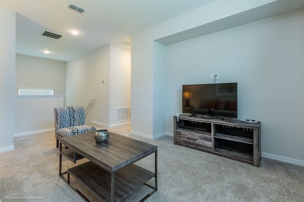 Beautiful 4 Bed With Pool & Spa - photo 36
