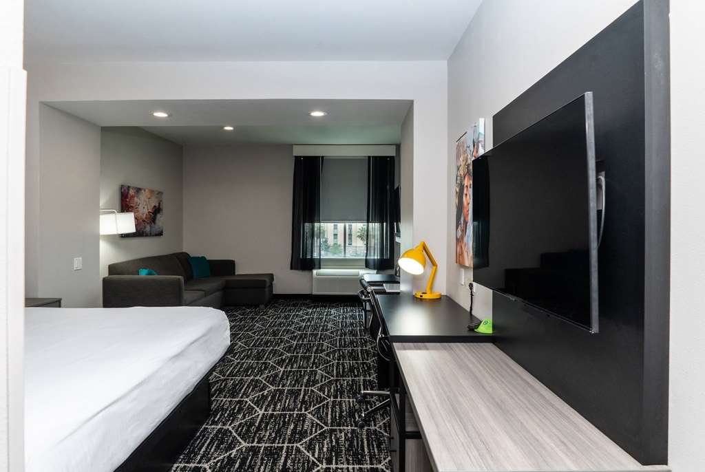 La Quinta Inn & Suites by Wyndham Corpus Christi Southeast - photo 42