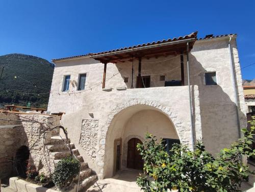 Large And Comfortable House at Leonidio's Sunny Side — 4-Star Luxury Hotel in Leonidio, Greece