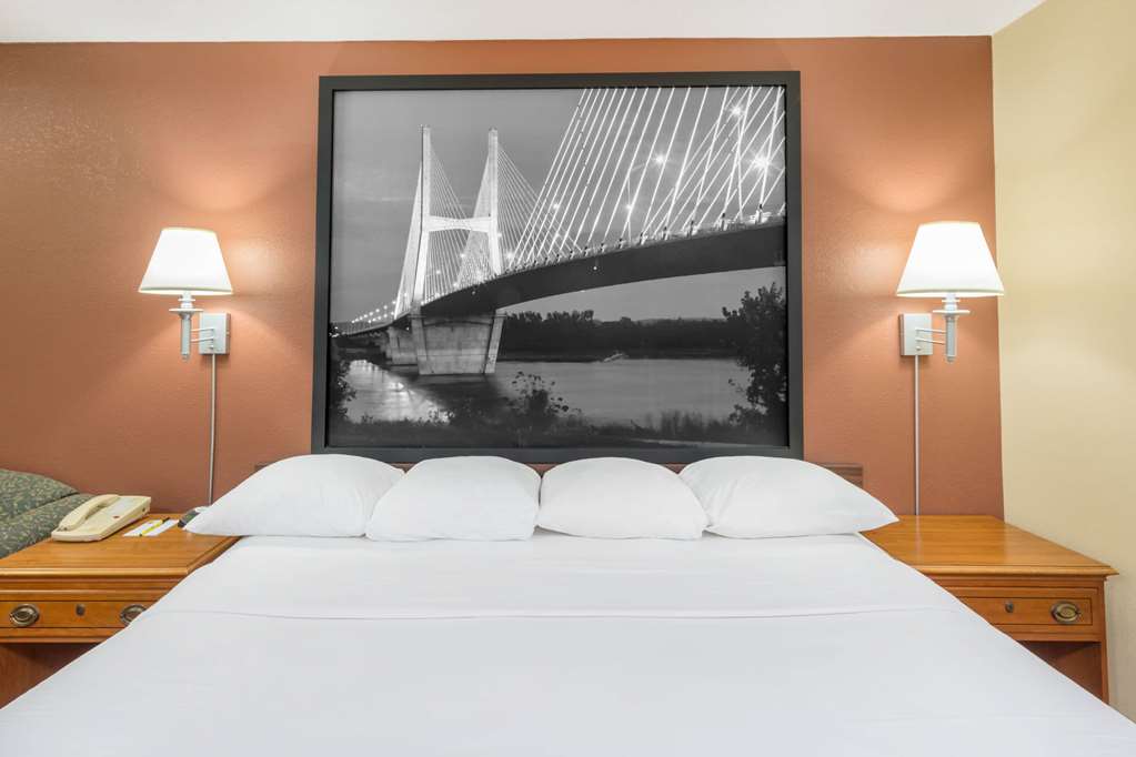 Super 8 by Wyndham Charleston Sikeston East MO - photo 7