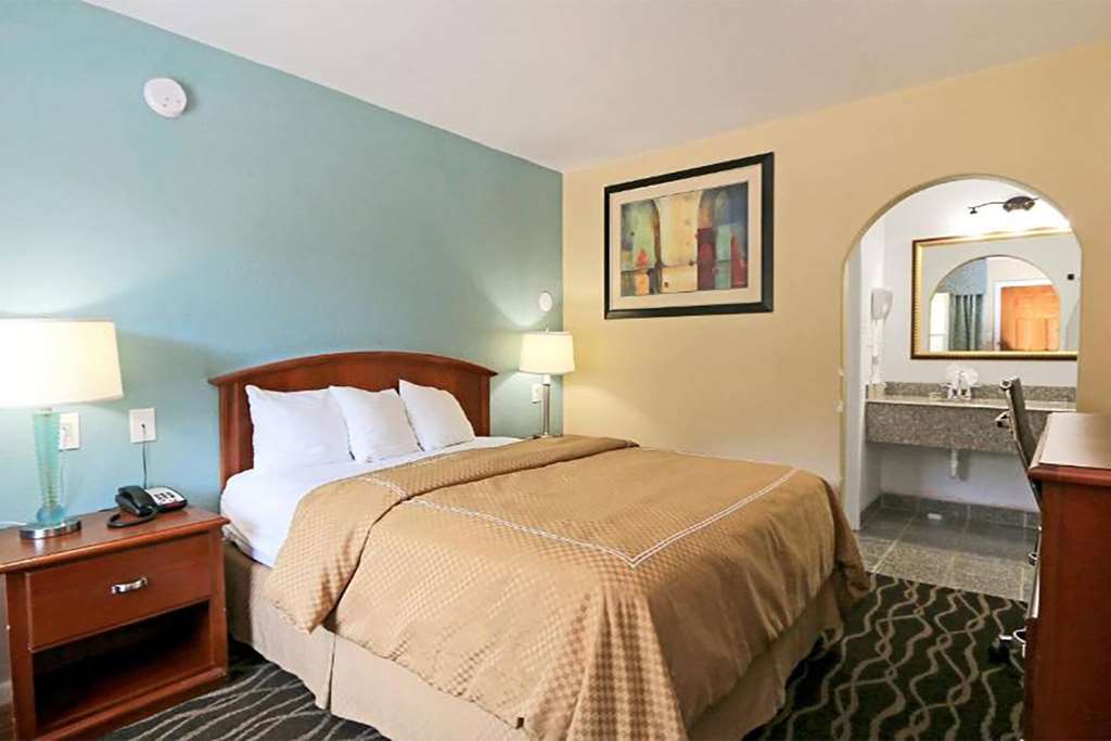Econo Lodge Austin South - photo 19