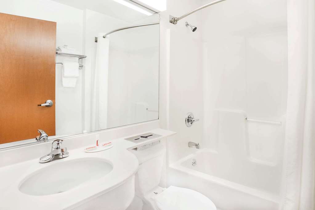 Microtel Inn & Suites by Wyndham Beckley East - photo 11