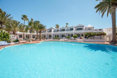 Apartamento Playa Club 210 — 4-Star Luxury Hotel in Puerto Del Carmen, Spain