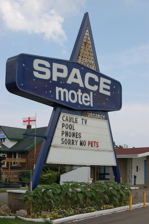 Space Motel in Niagara Falls, Canada