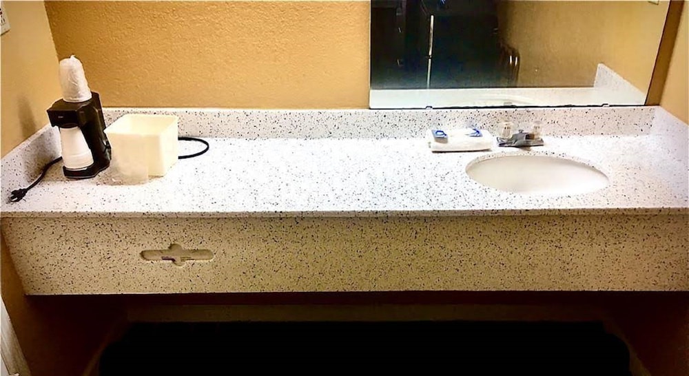 Stay Express Inn & Suites Demopolis - photo 13