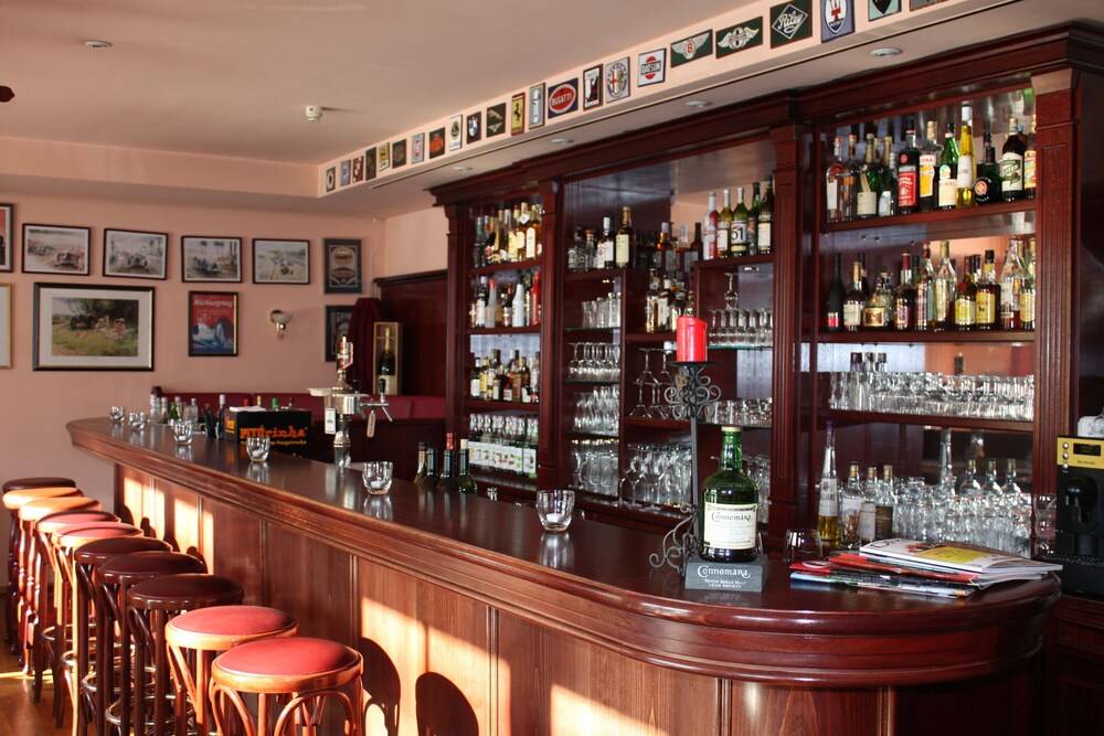Hotel Bar