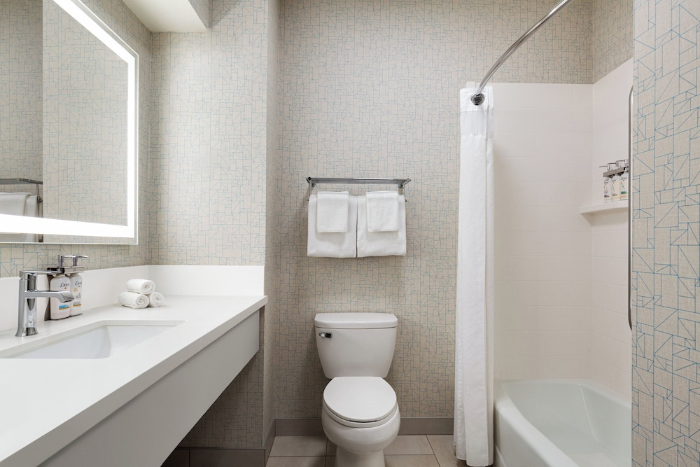 Holiday Inn Express and Suites Bakersfield Central by IHG - photo 7