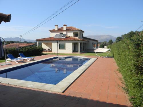 Welcoming villa in Santa Leocádia private pool 475 m — 4-Star Luxury Hotel in Viana Do Castelo, Portugal