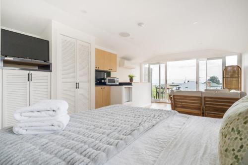By The Seaside — 4-Star Luxury Hotel in Mornington, Australia