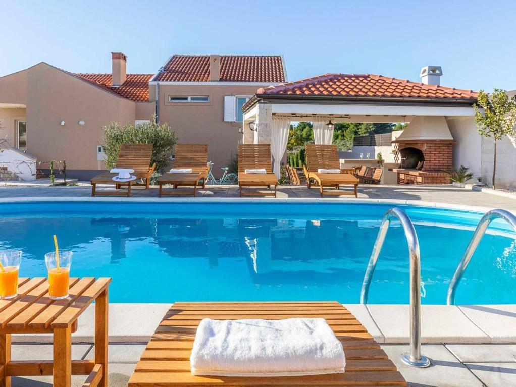 Maslina — hotel in Vrsi