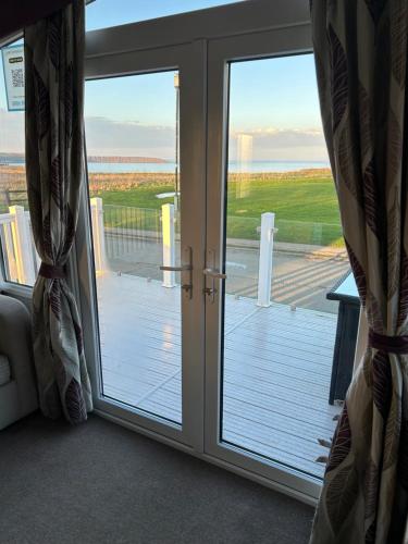 3 Bedroomed Caravan With Amazing Sea Views