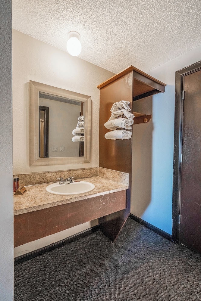 Unicorn Inn by OYO Portland - photo 40