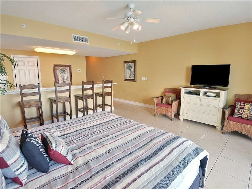 Majestic 1708 West Tower I Studio Condo - photo 7