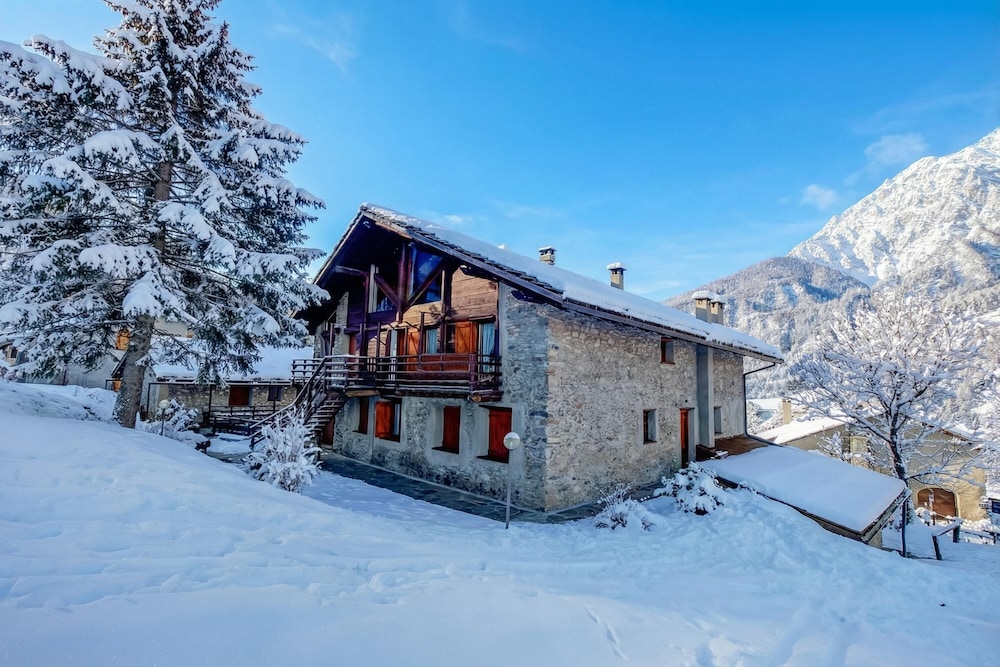 Romito Lodge Apartment Mountain Retreat — 4-Star Luxury Hotel in Cesana Torinese, Italy