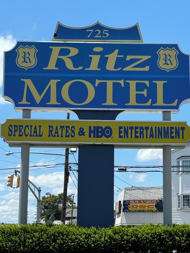 Ritz Motel - photo 17