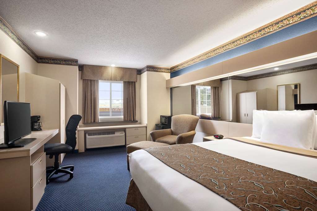 Travelodge by Wyndham Fort Scott - photo 9