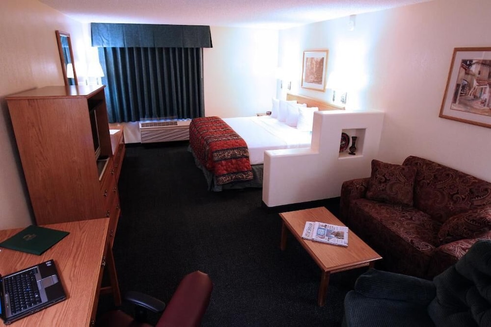 Gateway Studio Suites - photo 9