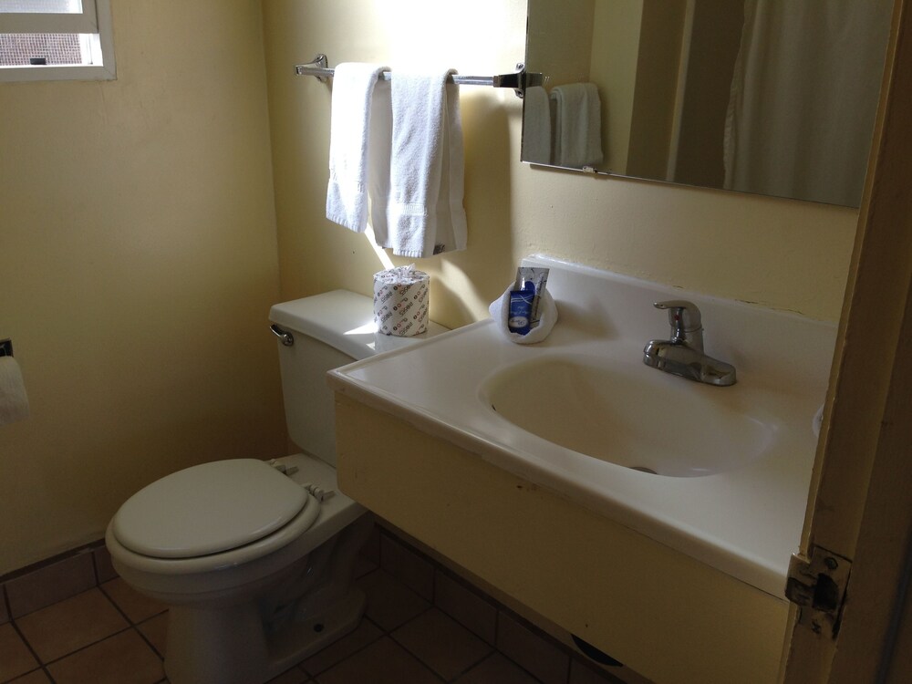 National 9 Motel - photo 16