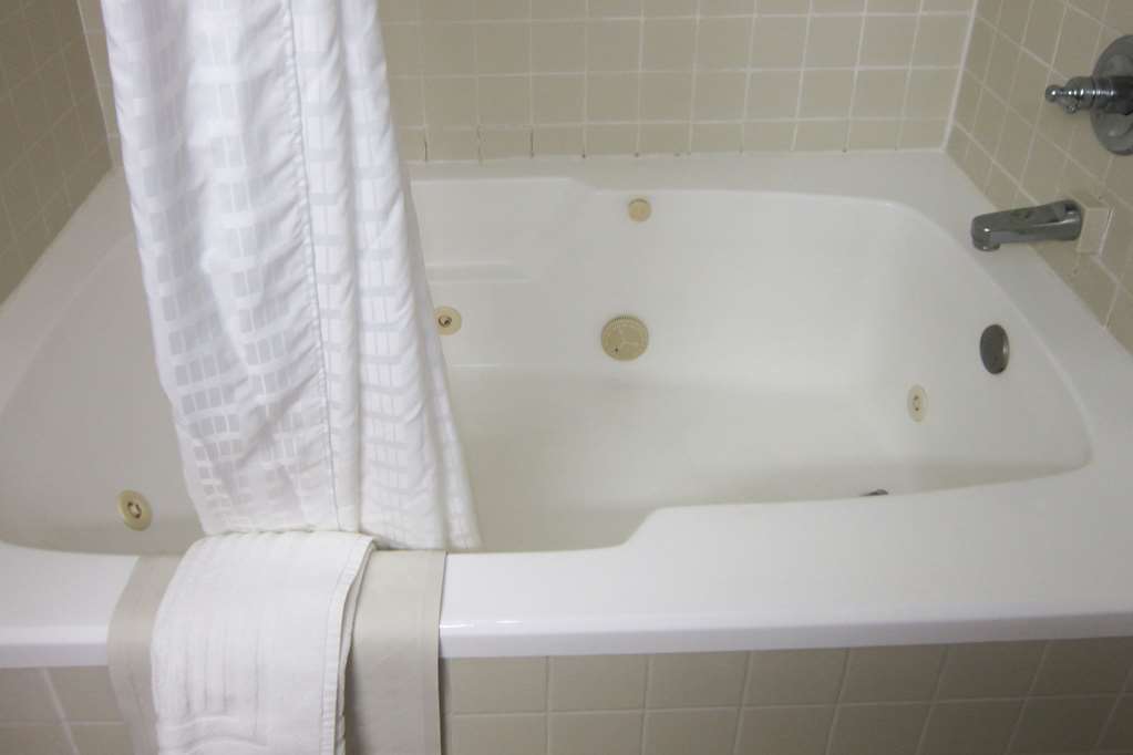 Quality Inn Nashville Bloomington - photo 25